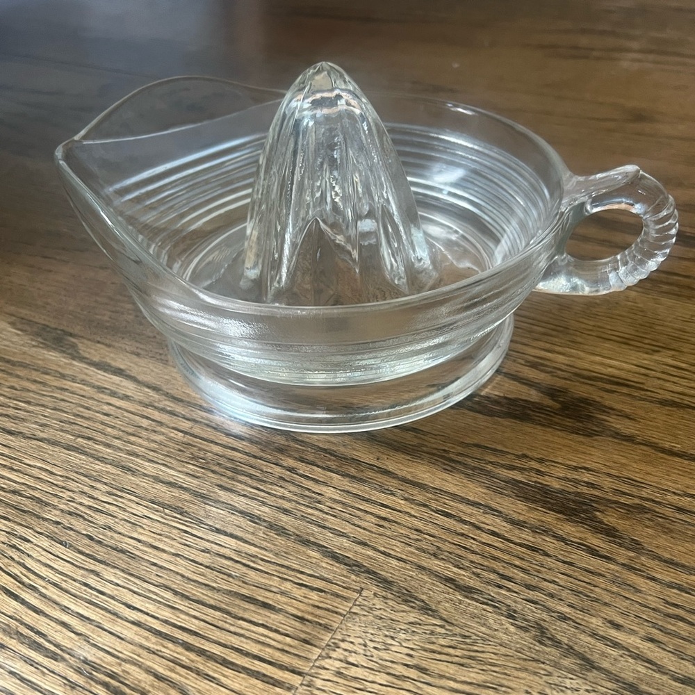 Anchor Hocking Clear Glass Citrus Juicer with Handle